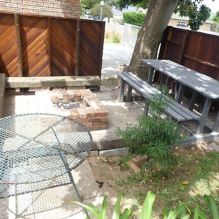 Shalom Self Catering Hotell Kleinmond Exteriör bild