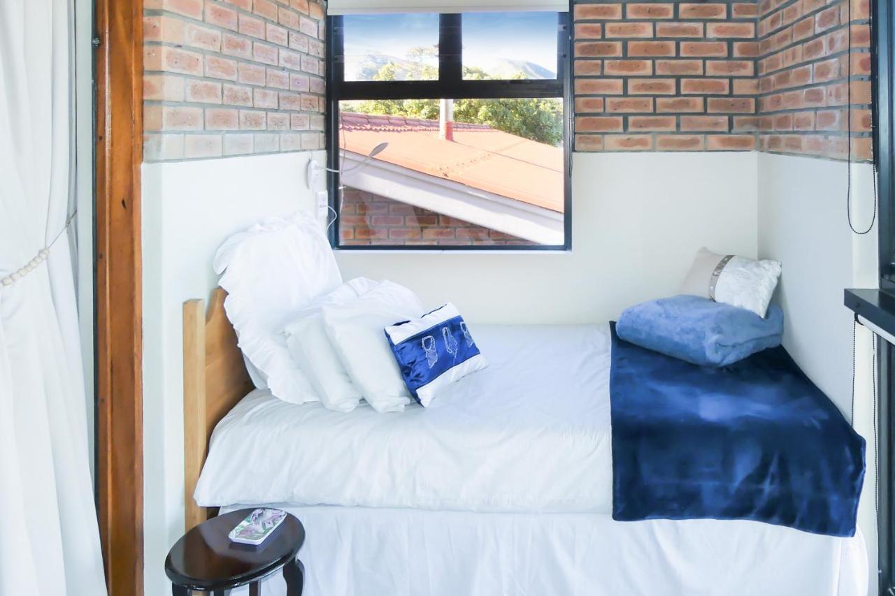 Shalom Self Catering Hotell Kleinmond Exteriör bild